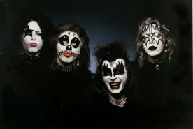 Kiss (1974)